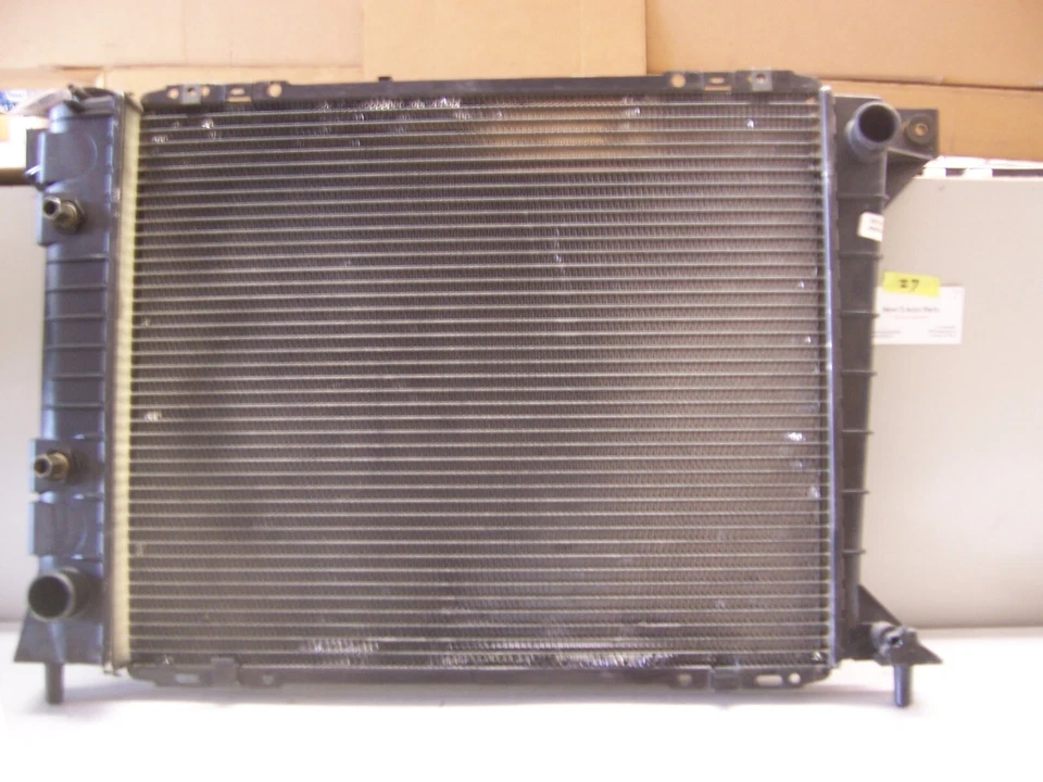 Thunderbird & Cougar Radiator 1990-1993 V6-V8 E9SH8005-AC; CU195 Spectra - Imagem 2 de 4