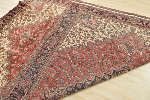 Vintage Serapi Rug 8'4'' x 11'7'' Red Wool Tribal Hand-Knotted Oriental Carpet - Picture 14 of 15