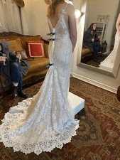 MAGGIE SOTTERO WEDDING DRESS NEW AND MATCHING EARRINGS