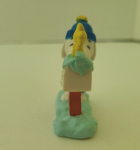 Whitmans Promotional PVC Chrismas Snoopy Sending Cards With Woodstock Ornament - Picture 2 of 7