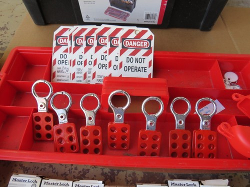 Master Lock Electrical Plug, valve, wheel, handle LOCKS And toolbox SET!!! - Picture 5 of 7