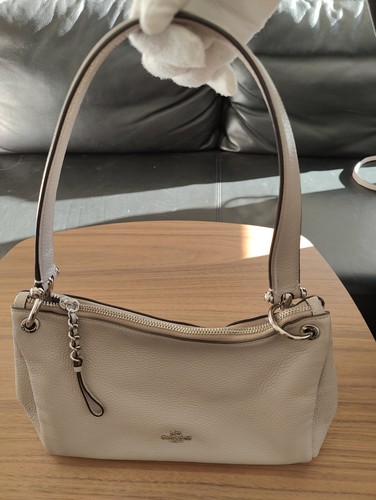 Coach Shoulder Handbag With Detachable Strap - Model D1923 Excellent Condition - Picture 4 of 15