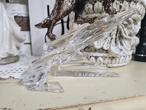 Franklin Mint Call of the Wild Wolf Figurine on Lead Crystal Mountainside - Picture 3 of 8