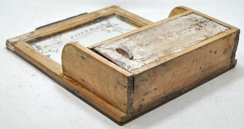 Telaio a specchio da appendere a parete in legno antico con cassetto originale vecchio fatto a mano - Foto 9 di 9
