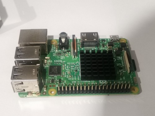 Raspberry pi 3 Model B with case, 32GB MicroSD card and heatsink - Picture 4 of 9