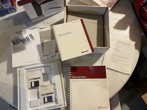 Microsoft Word For Macintosh V3.01 And V4 - Picture 3 of 3