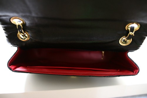 Black quilted shoulder bag with gold chain Luxury Timeless - Picture 9 of 24