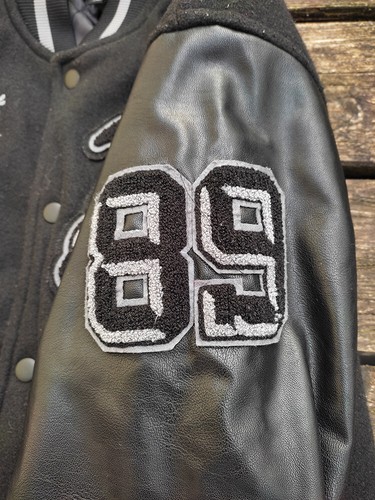 Collegejacke L H&M Baseballjacke mit Stickerei und Patches schwarz Bomberjacke - Bild 7 von 10