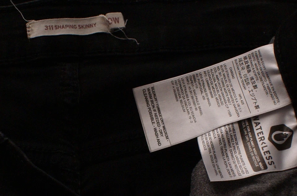 Levi's 311 Shaping Skinny Womens Jeans Size 20W (39X28) Black Stretch Denim - Image 3 of 3