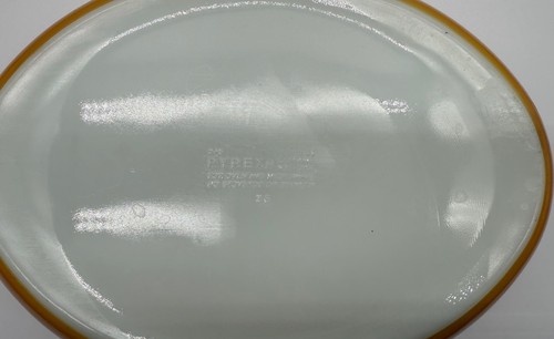 Vintage Pyrex Butterfly Gold Oval 2-1/2 Quart Casserole Dish #045 No Lid - Picture 11 of 12