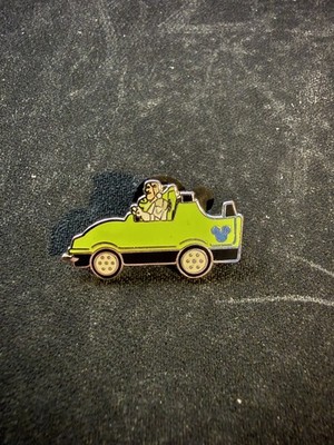 E13-84 DISNEY PIN - BUZZ LIGHTYEAR GREEN CAR / 2008 HIDDEN MICKEY COMPLETER PIN