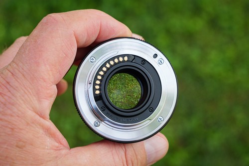 Olympus M.Zuiko 45mm f/1.8 Lens (Black) with Hood. Superb Condition - Picture 3 of 4
