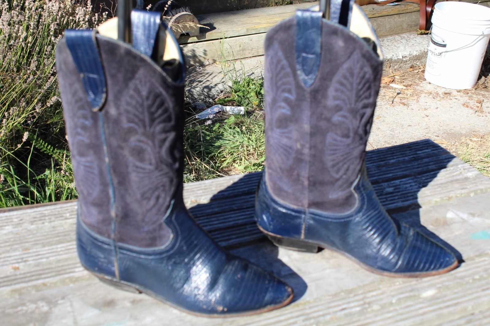 VINTAGE DISTRESSED BLUE LEATHER LADIES COWBOY BOOTS 6 B VINTAGE DISTRESSED BLUE LEATHER LADIES COWBOY BOOTS 6 B