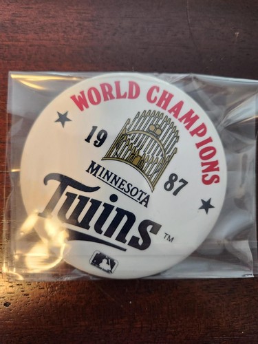 Minnesota Twins 1987 World Series Champions Pin Button Pinback - Picture 1 of 2