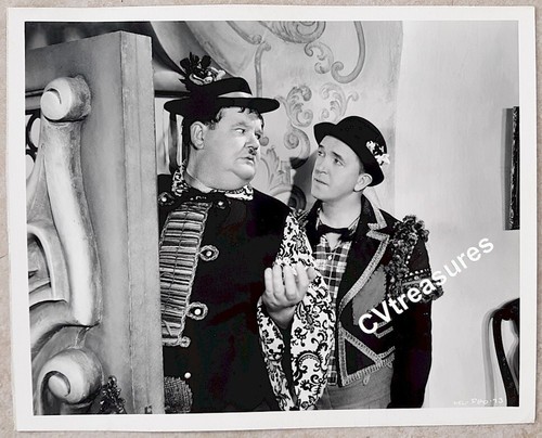 SWISS MISS  Laurel & Hardy Original Vintage TYPE I Keybook Photo 1938 - Picture 1 of 2