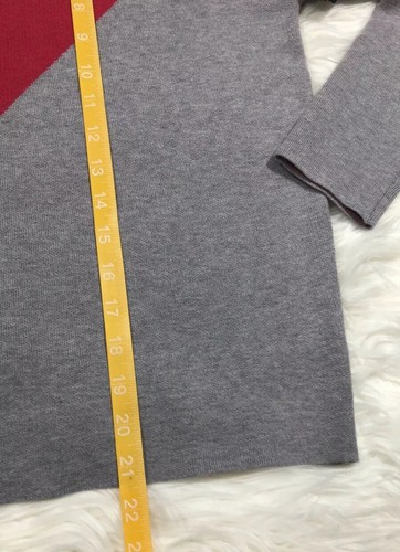 Maglione Cynthia Rowley rosa e grigio collo tartaruga piccolo - Foto 4 di 6