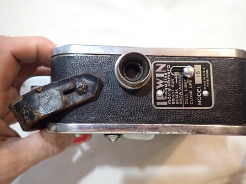 Rare 1930s Irwin 16mm Movie Camera Art Deco look - runs but not fully tested - Picture 8 of 12