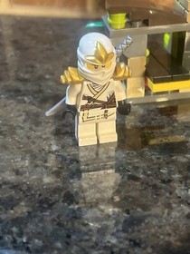 LEGO 9440 Venomari Shrine Zane ZX Ninjago Set Complete w/ Minifigure