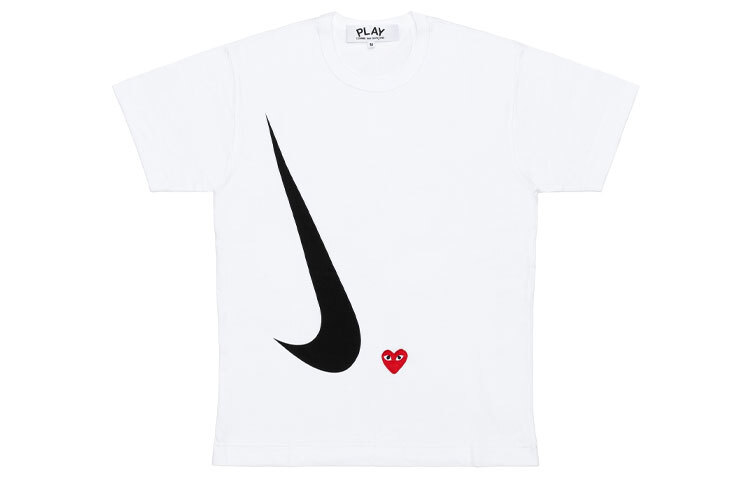 Женская футболка Nike x Comme des Garçons PLAY белого цвета