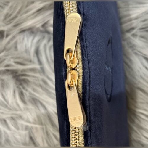 Bolso Dior Estuche de Cosméticos Cartera Azul Marino Terciopelo Logo Cremalleras Doradas NUEVO - Imagen 4 de 7