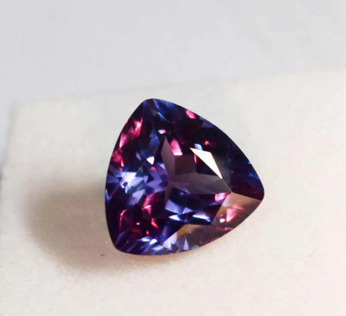 Alexandrite Naturelle De 5.65 Carats - Pierre Précieuse Ovale Changeant De Couleur, Certifiée AGSL, Sans Défaut