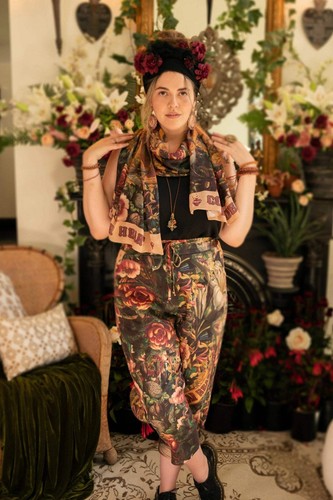 Market of Stars Courage Dear Heart Linen Cropped Artist Pant w/ Sacred Heart - Foto 12 di 13