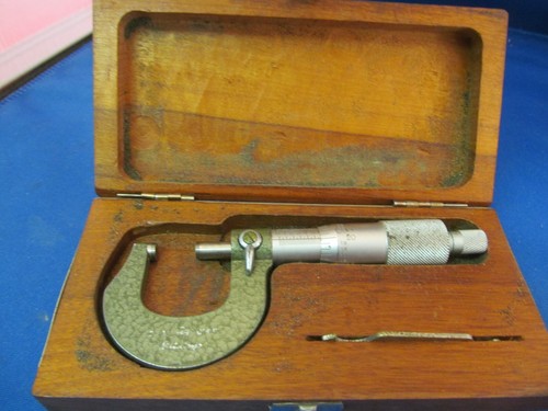 MITUTOYO 0-1" OUTSIDE MICROMETER .0001" IN WOOD BOX - Picture 5 of 5
