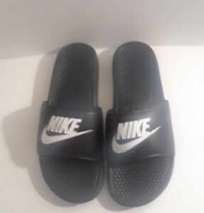 Men s Black And White Nike Sandals  Size 12 eBay