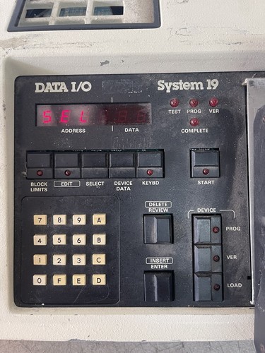 DATA I/O Sys 19 C19 P/N 990-1903 Vintage Universal Programmer W UniPak 950-0099F - Picture 6 of 12