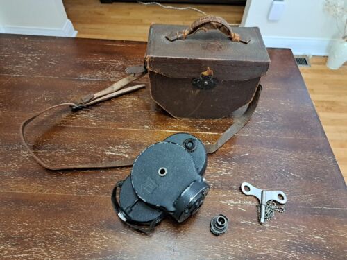 1923 16mm Bell & Howell Filmo Automatic Cine-Camera. 70-A-1 . Not Working
