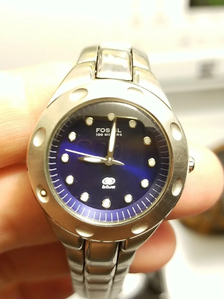 High Quality Ladies Fossil 100 Meter Blue Watch Works great