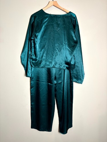 Conjunto de pijama de satén bordado floral verde etiqueta dorada Victoria's Secret de colección M - Imagen 2 de 14