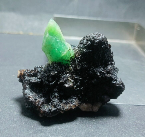 Natural Untreated Unheated Zambian Emerald Rough Loose Gemstone Raw. - Picture 2 of 5