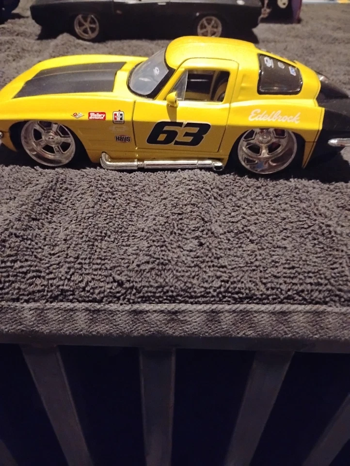 Jada 1/24 Lot Loose-mint Camaro 1969 Dodge Charger RT And Split Window Corvette - Image 3 of 4