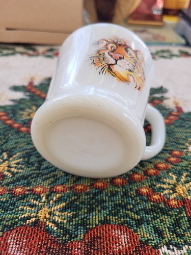 Vintage Fire King Old Milk Glass Tiger Mug - Picture 3 of 5