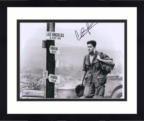 Framed Charlie Sheen Platoon Autographed 11" x 14" Photograph JSA