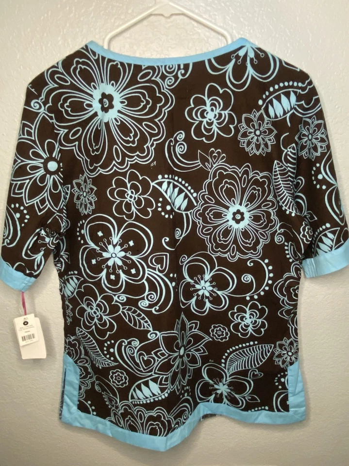 NWT Koi Nursing Scrub Top Women Medium Brown Floral Print Uniform Sky Blue Trim - Изображение 4 из 4