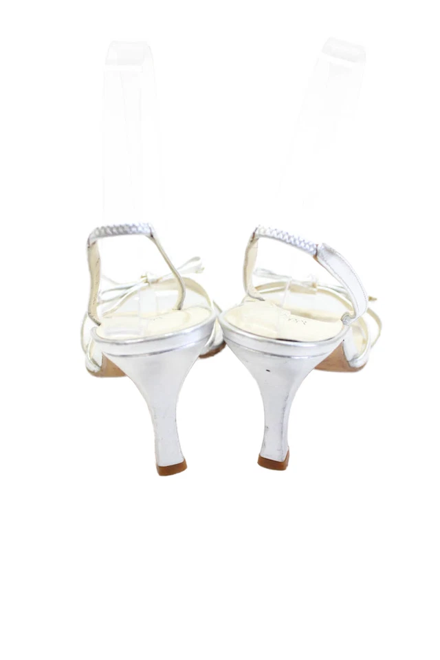 Sandalias Vera Wang para mujer Stiletto con lazo metálico con tira trasera de cuero plateado talla 6,5 Foto 3 de 4