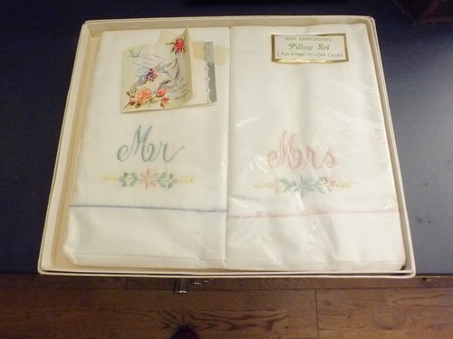 Vintage Mid Century 60er/70er Neu in Box Kissenbezüge Mr & Mrs bestickt irisch - Bild 1 von 6