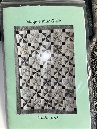 Quilt-Set komplett mit Rückseite 48”x63” Maggie Mae Muster ohne Watte