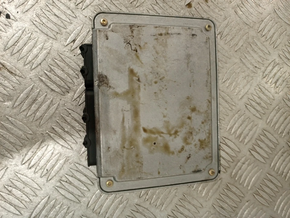 Volkswagen Passat 2002 unidad de control del motor 1,9 ecu 038906018P #9 Foto 2 de 3