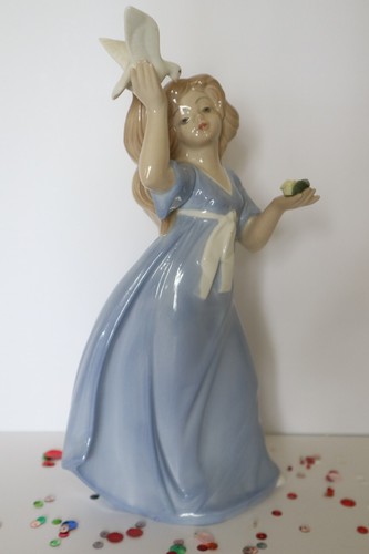 Tengra Porcelain Figurine Vintage Girl Holding Dove Blue Small 9 Inch Spain - Picture 2 of 10