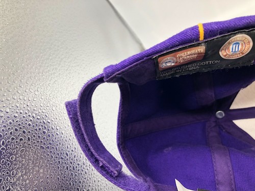 Sombrero Ajustable LSU Tigers por Cautivating Headgear Serie Plateada Envío Gratis - Imagen 6 de 9