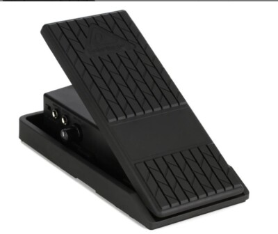 Behringer FCV100 dual mode foot pedal for volume and modulation control