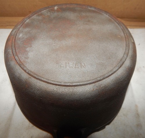 Vintage Cast Iron Sauce Pan 7” x 3 1/2” Deep Wood Handle Taiwan On Pan 288Z - Picture 3 of 6