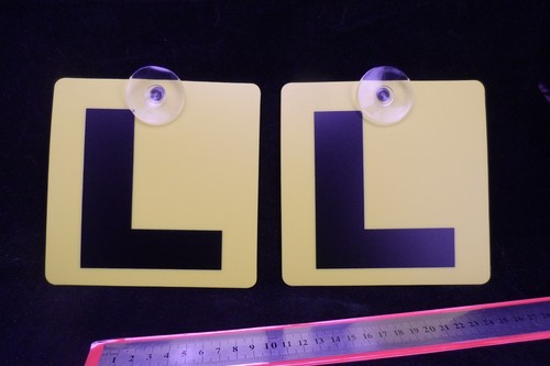 NEW CAR SAFETY SIGNS 2 x 'YELLOW L PLATE' & ' FREE POST' -WINDOW SUCTION VINYL - Foto 2 di 3