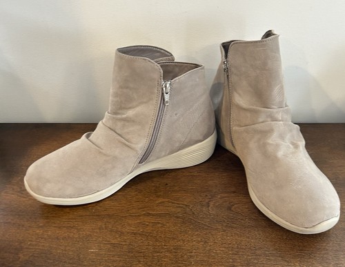 SKECHERS Women's Arya - Fresher Trick Ankle Boots Color Taupe Size 10 *read note