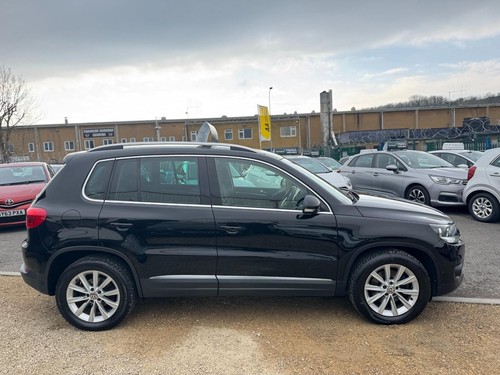 VOLKSWAGEN TIGUAN 2.0 TDI BLUE MOTION TEC SE SUV 5DR DIESEL 4WD MANUAL - Picture 11 of 20