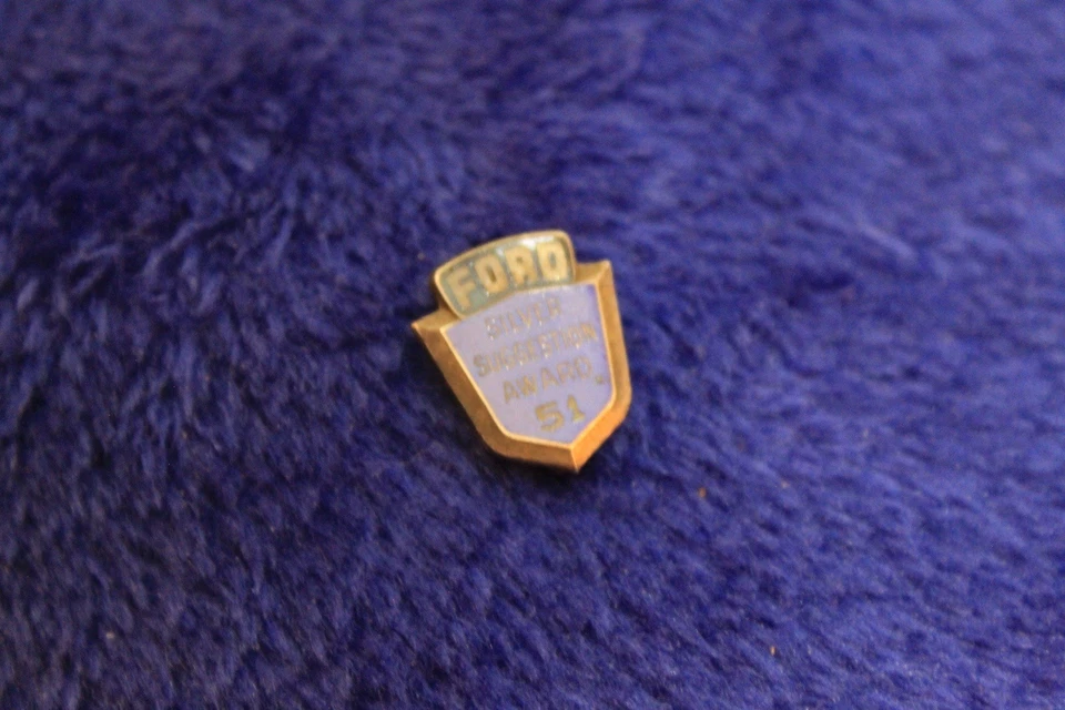 Ford Silver Suggestion Award Hat Lapel Pin Accessory Truck Deluxe Victoria Coupe Foto 4 de 4