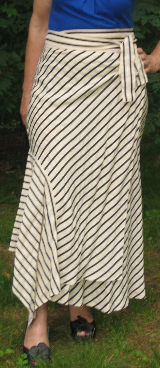 ESCADA SPORT LONG LINEN SKIRT IN CREAM STRIPES IN BLACK WRAP STYLE 46 ROMANIA
Opens in a new window